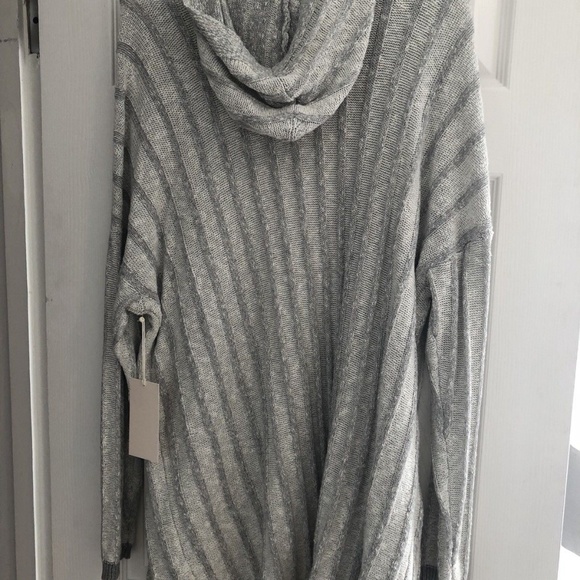 Vince Camuto Gray Sweater Size Medium New With Tag - Picture 3 of 4